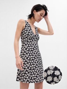 GAP Woman Black Floral Soft Flowy V-Neck Sleeveless Mini Dress US6 Romantic Folk